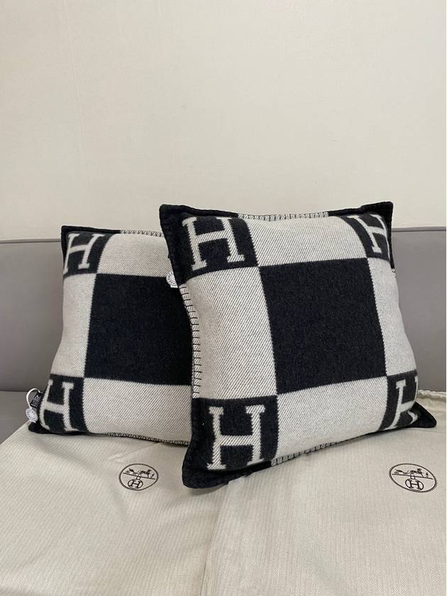 Hermes Avalon Small Cushion Black