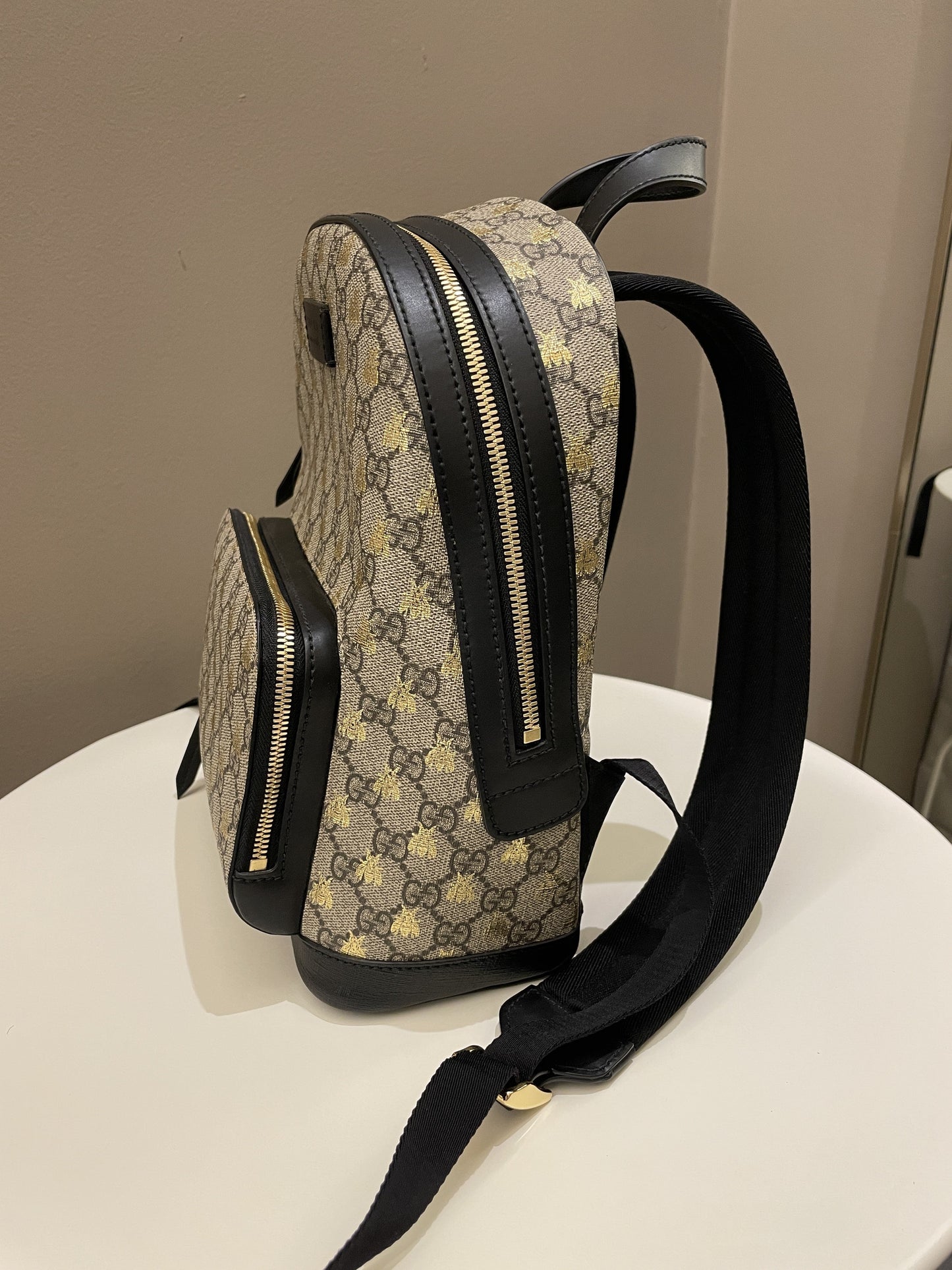 Gucci Bee GG Supreme Backpack Black / Gold