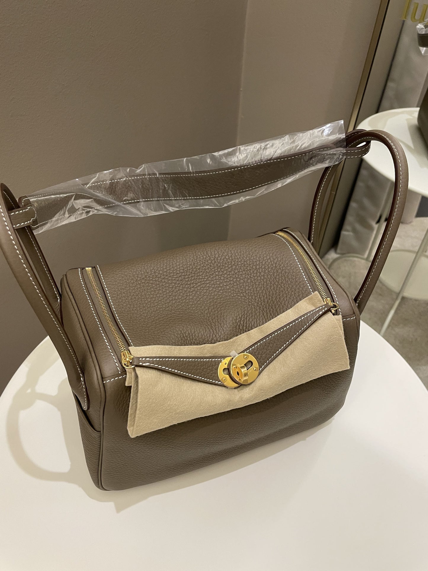 Hermes Lindy 26 Etoupe Clemence