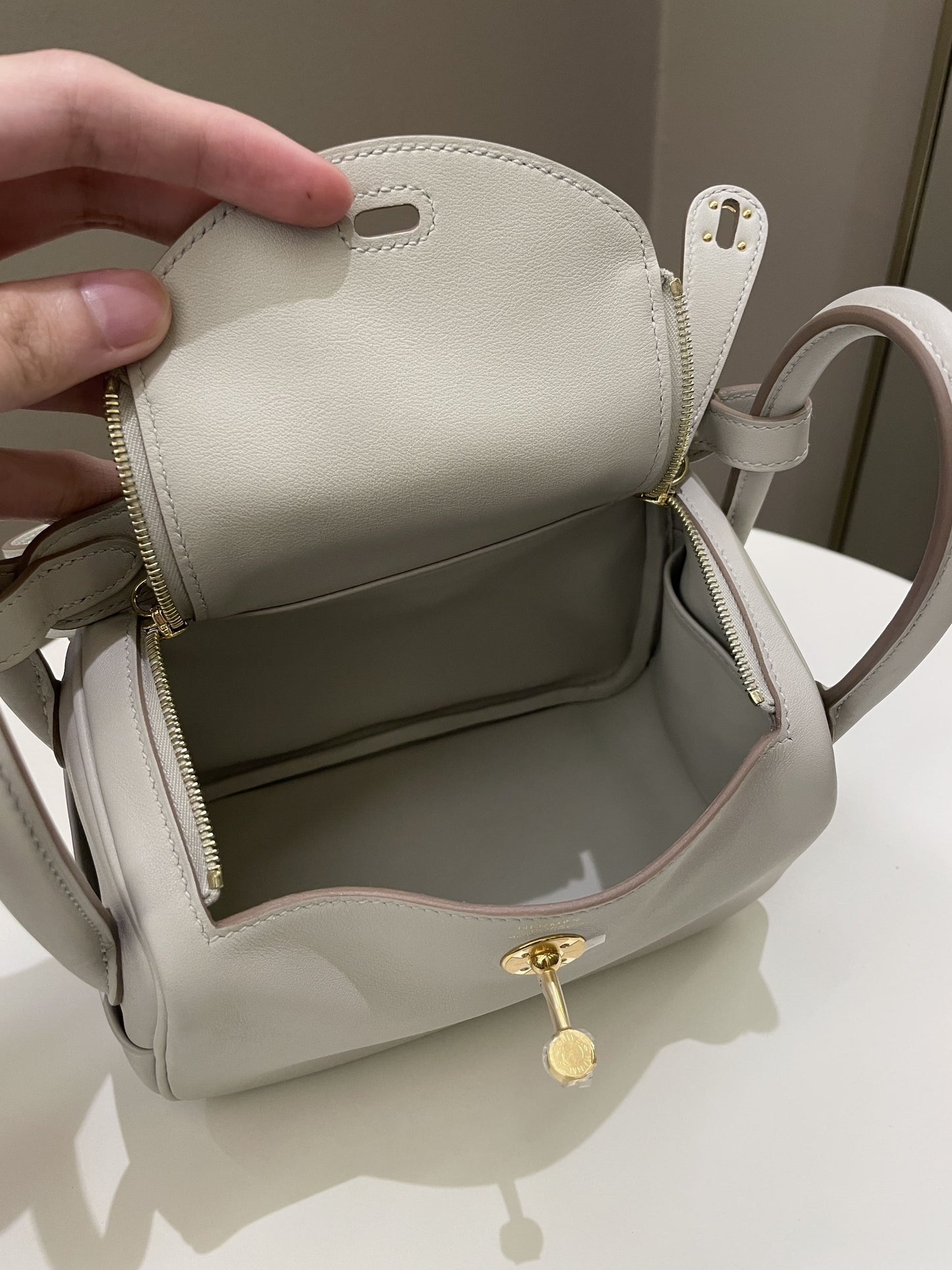 Hermes Mini Lindy Gris Perle Swift