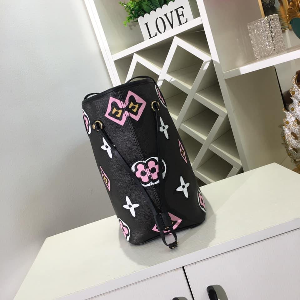 Louis Vuitton Neverfull MM Bag