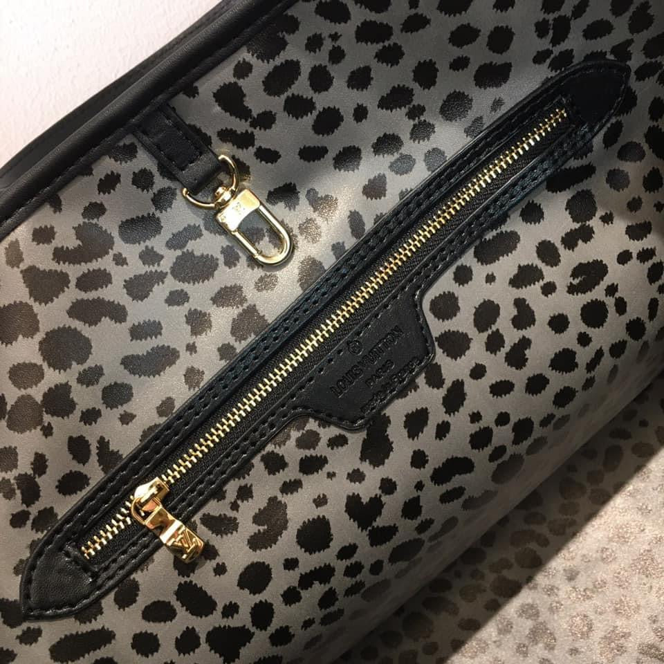 Louis Vuitton Neverfull MM Bag